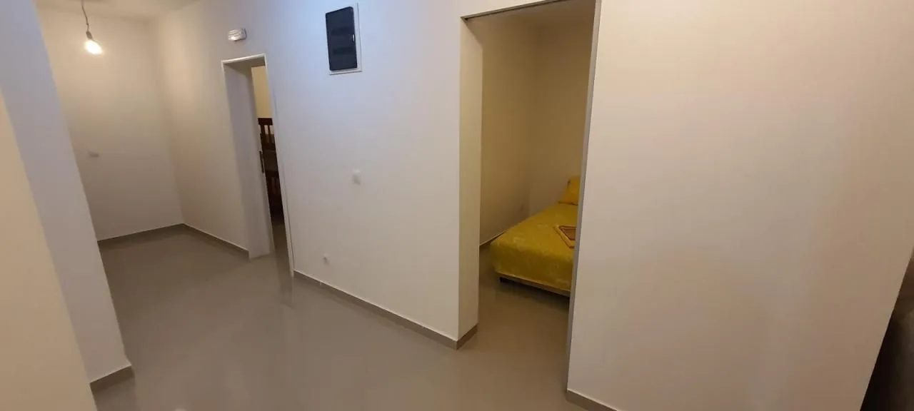 Prodaja, dvosoban stan, 66m², Sutomore, Bar