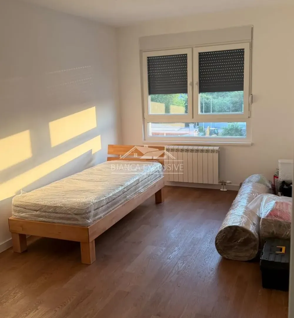 Prodaja, trosoban stan, 66m², Zemun Gornji Grad, Zemun Sve Podlokacije
