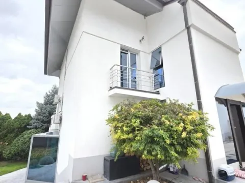 Sale, house, 400m², Denkova Basta, Zvezdara Sve Podlokacije - image 3