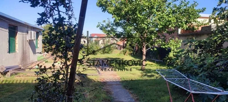 Prodaja, kuća, 330m², Veternik, Novi Sad Sve Podlokacije