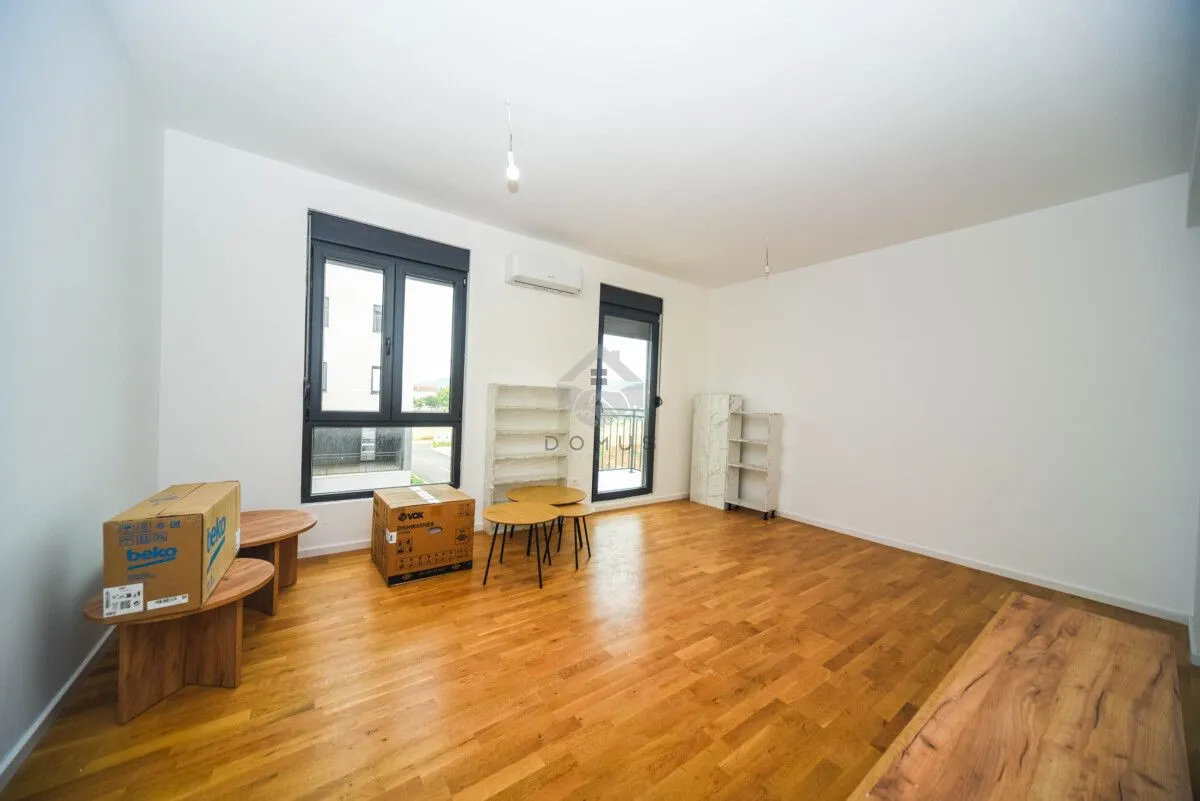 Prodaja, dvosoban stan, 64m², Tološi, Podgorica