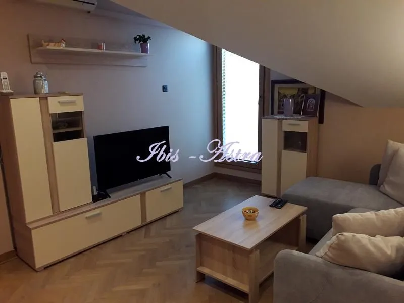 Izdavanje, četvorosoban stan, 83m², Stari Grad, Beograd