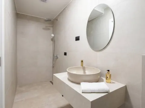 Izdavanje, poslovni prostor, 132m², Centar, Budva - image 9