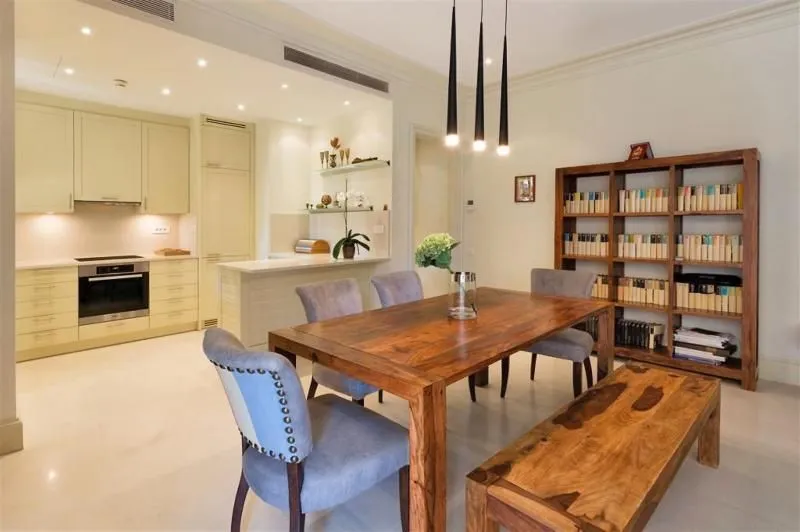 Prodaja, dvosoban stan, 100m², Centar, Tivat