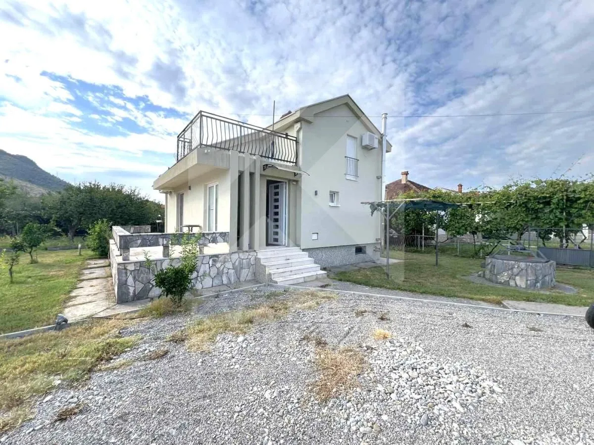 Izdavanje, kuća, 80m², Gornja Gorica, Podgorica