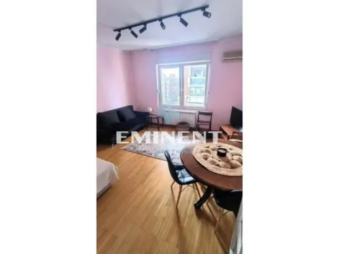 Izdavanje, jednosoban stan, 31m², Vračar Sve Podlokacije, Beograd