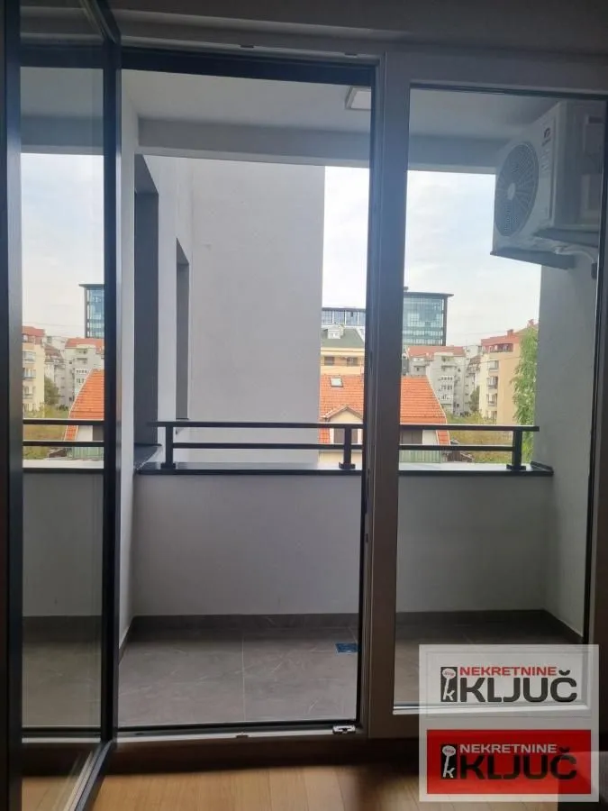 Izdavanje, jednosoban stan, 39m², Bulevar Oslobodjenja, Novi Sad Sve Podlokacije