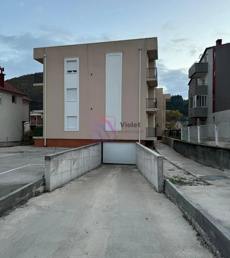 Prodaja, dvosoban stan, 64m², Cetinje, Crna Gora