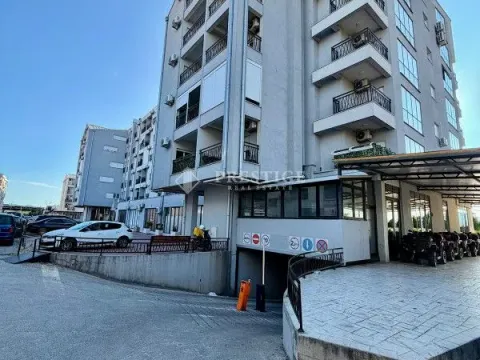 Rent, one bedroom apartment, 51m², Stari Aerodrom, Podgorica - image 12