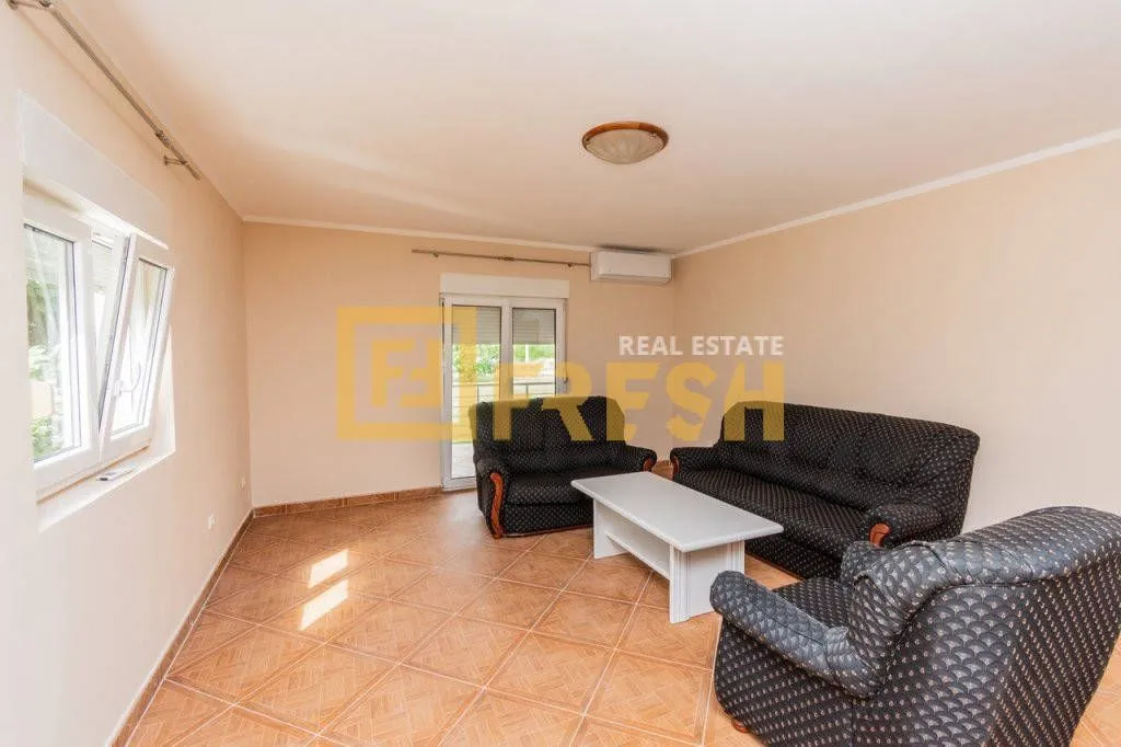Rent, house, 180m², Kokoti, Podgorica