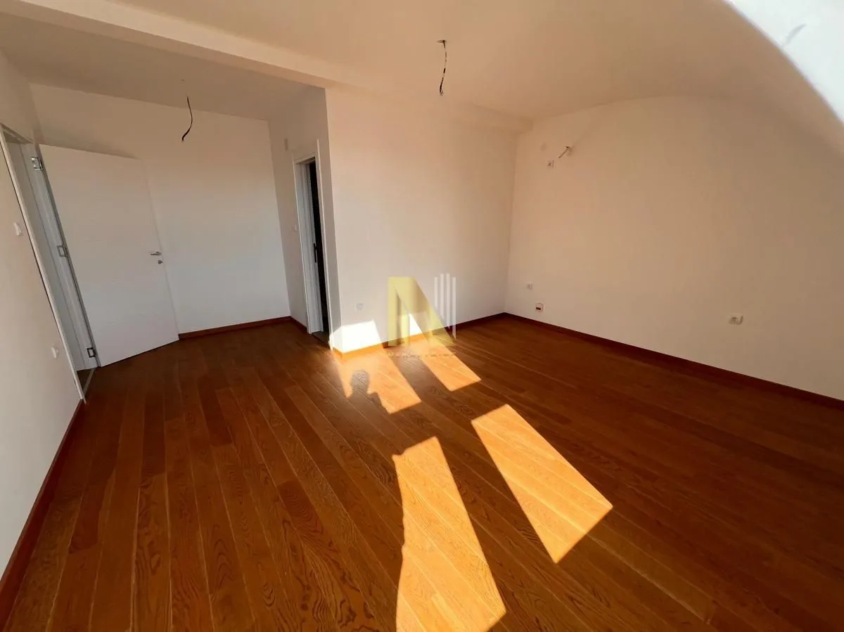 Prodaja, stan, 207m², Telep, Novi Sad Sve Podlokacije