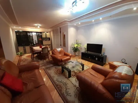 Prodaja, kuća, 180m², Centar, Ćuprija - image 28