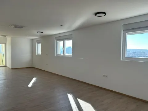 Rent, office space, 230m², Centar, Niš