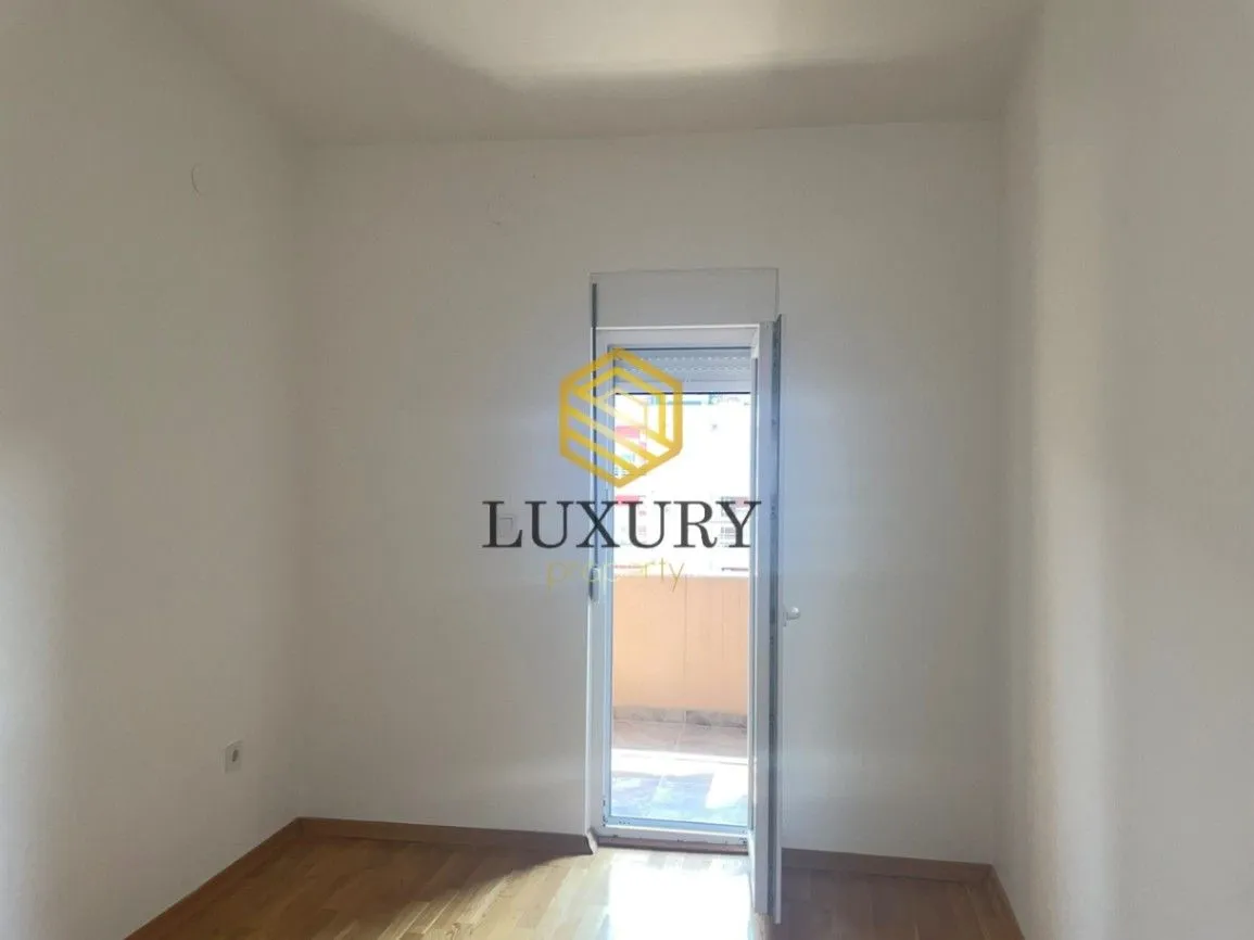 Prodaja, dvosoban stan, 59m², 1 maj, Podgorica