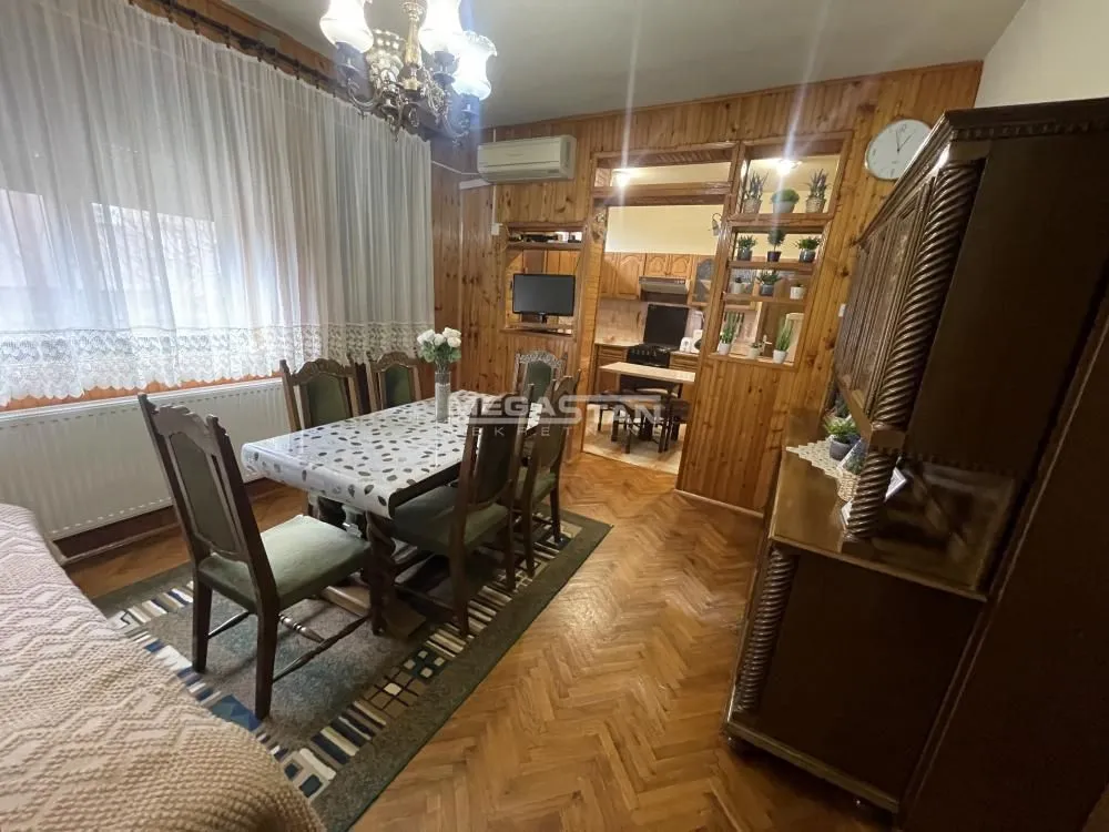 Prodaja, kuća, 363m², Centar, Zrenjanin