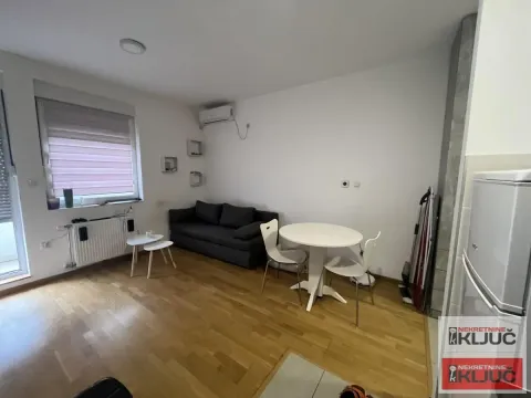 Izdavanje, garsonjera, 26m², Bulevar patrijarha Pavla, Novi Sad Sve Podlokacije - image 2