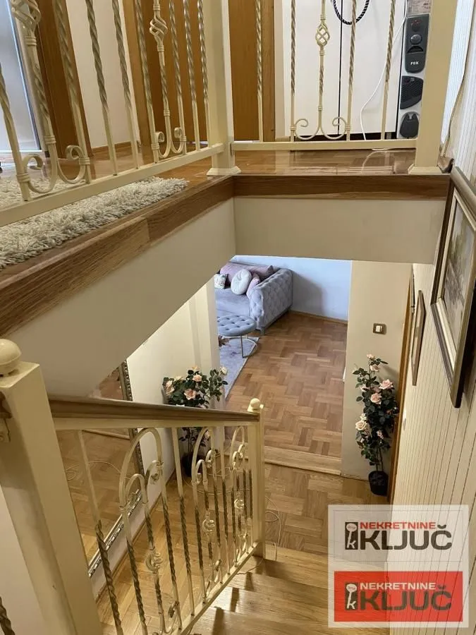 Prodaja, četvorosoban stan, 124m², Grbavica, Novi Sad Sve Podlokacije