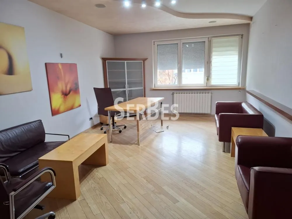 Rent, office space, 254m², Bulevar Oslobodjenja, Novi Sad Sve Podlokacije