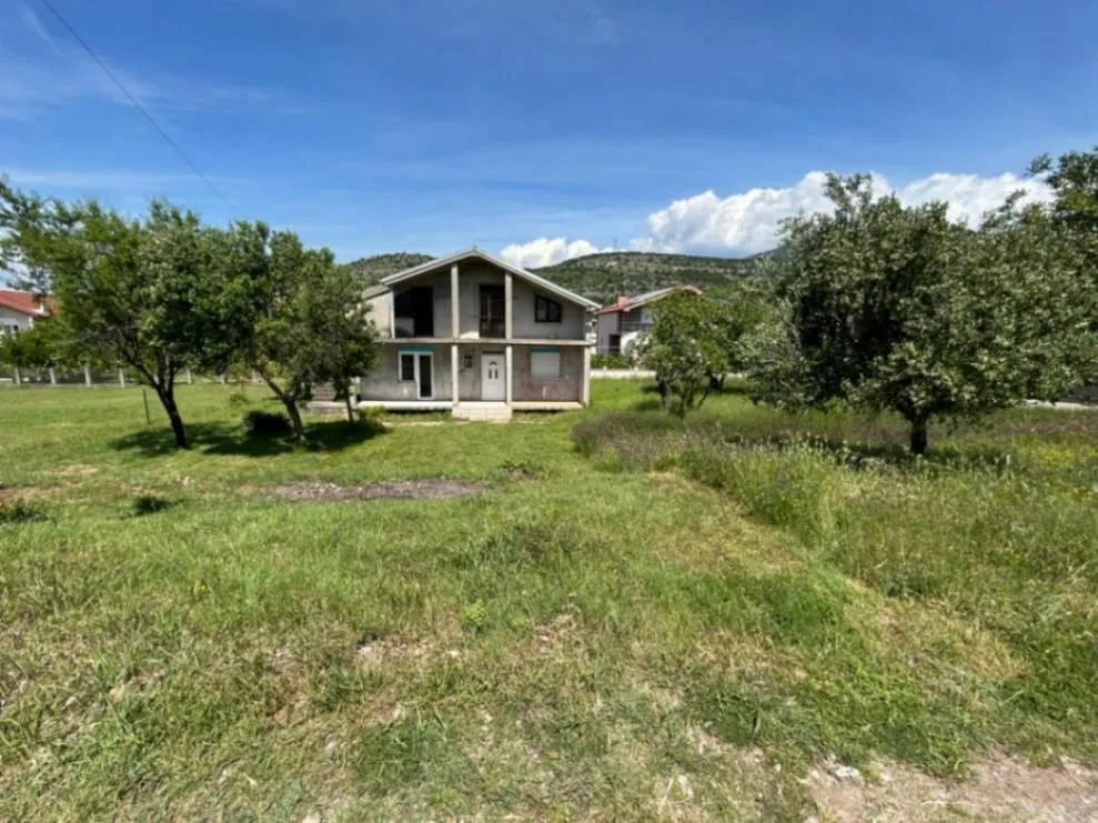 Prodaja, kuća, 202m², Zlatica, Podgorica