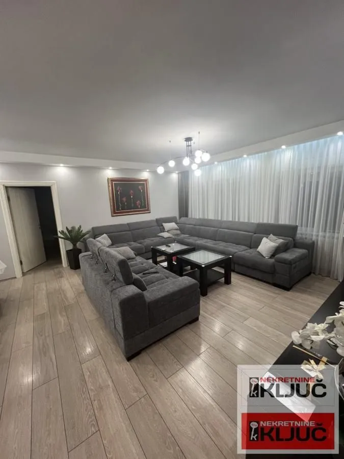Prodaja, četvorosoban stan, 105m², Spens, Novi Sad Sve Podlokacije
