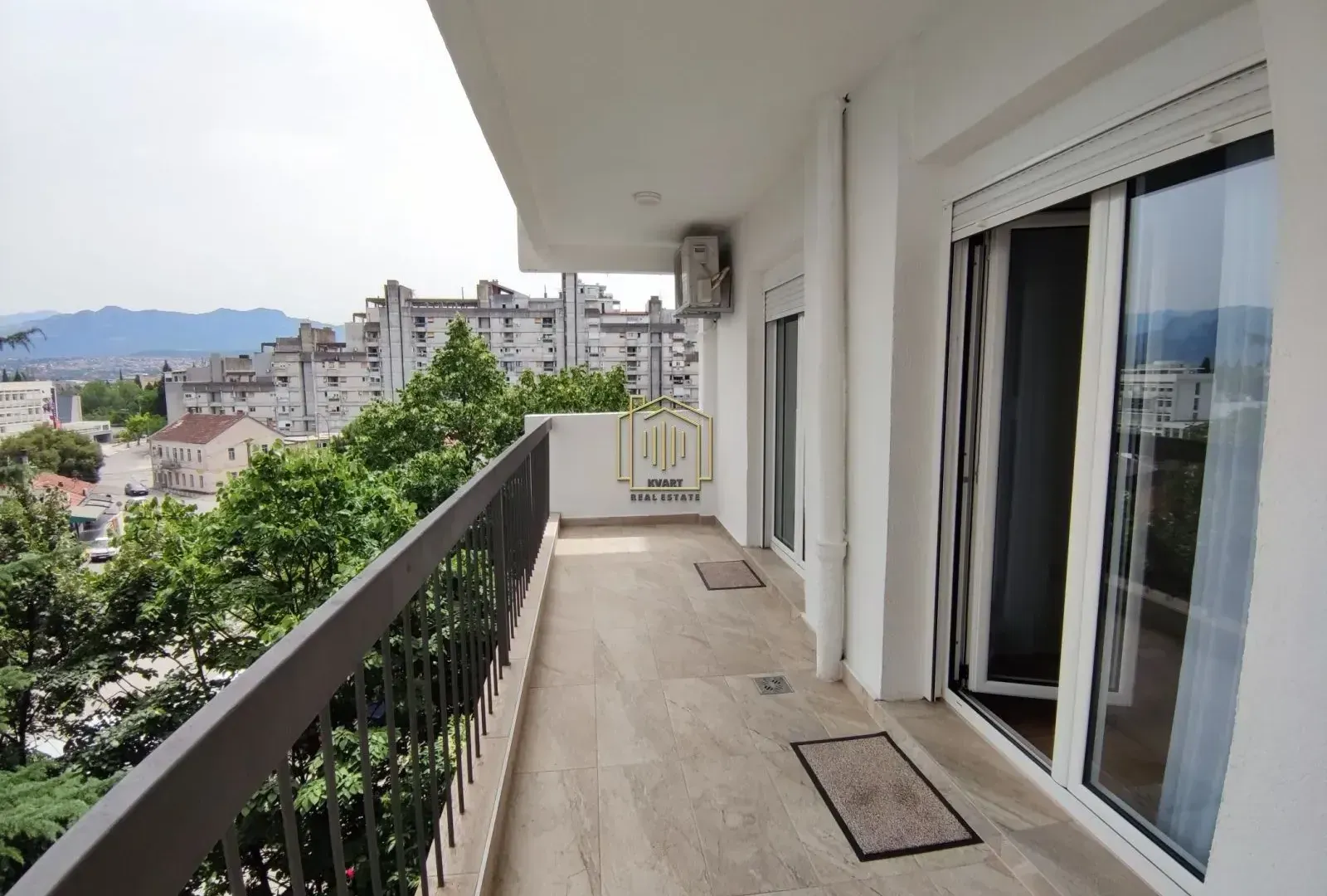 Izdavanje, dvosoban stan, 86m², Centar, Podgorica