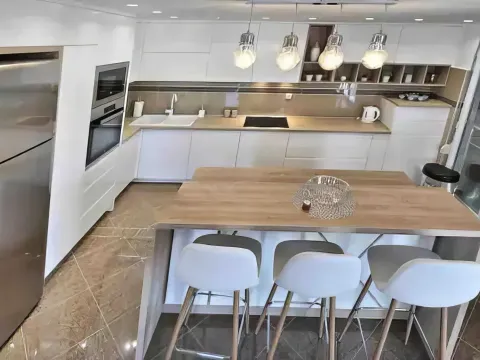 Izdavanje, trosoban stan, 150m², Pržno, Budva - image 12