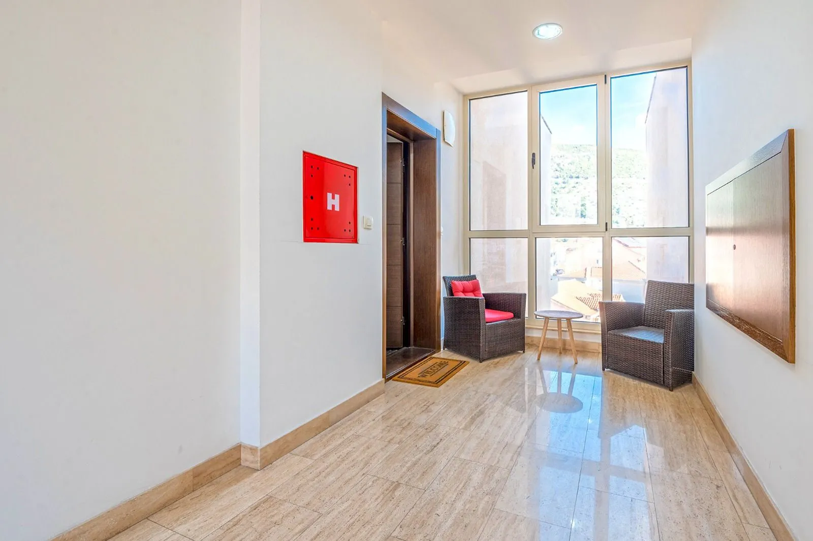 Prodaja, trosoban stan, 170m², Rozino, Budva