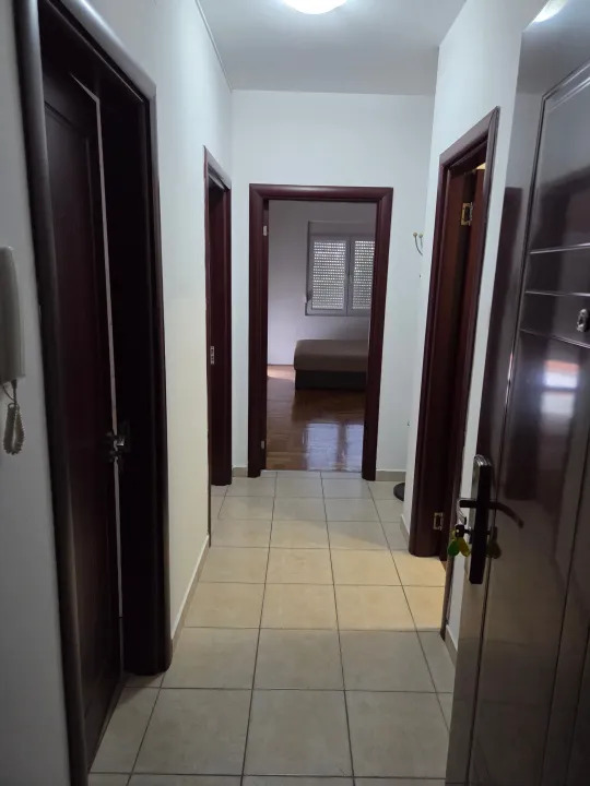 Izdavanje, jednosoban stan, 46m², Krivi Most, Podgorica
