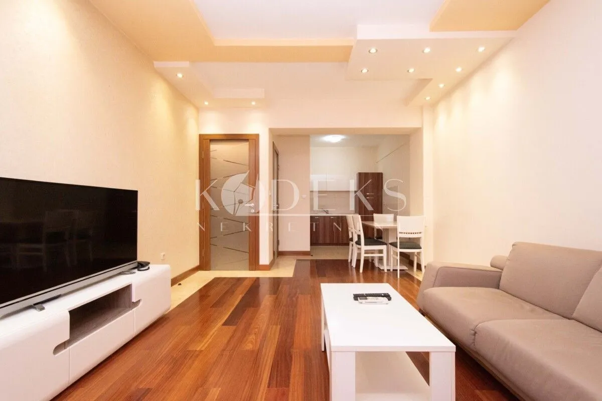 Izdavanje, dvosoban stan, 74m², Centar, Podgorica