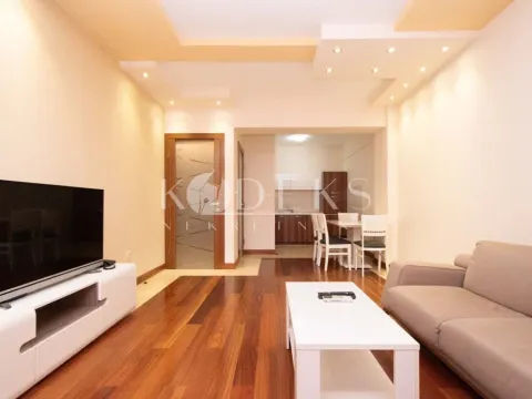 Izdavanje, dvosoban stan, 74m², Centar, Podgorica - image 1