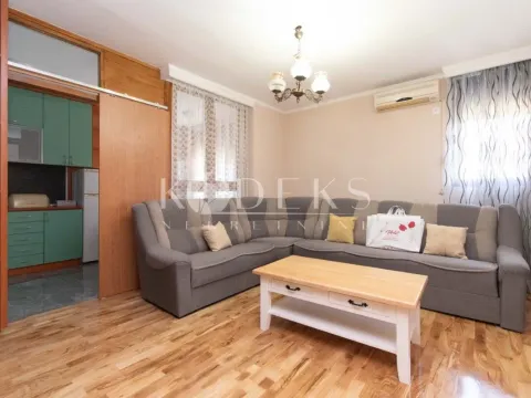 Izdavanje, jednosoban stan, 43m2, Blok 9, Podgorica Izdavanje, jednosoban stan, 43m2, Blok 9, Podgorica