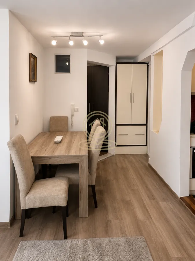 Rent, four bedroom apartment, 65m², Stari Grad, Beograd