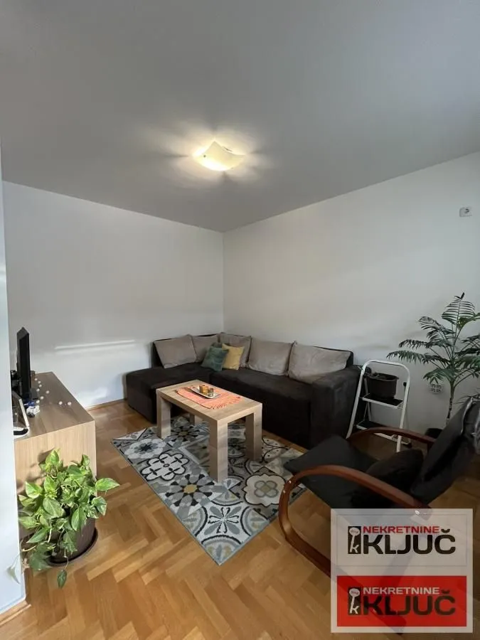 Prodaja, četvorosoban stan, 77m², Bulevar patrijarha Pavla, Novi Sad Sve Podlokacije