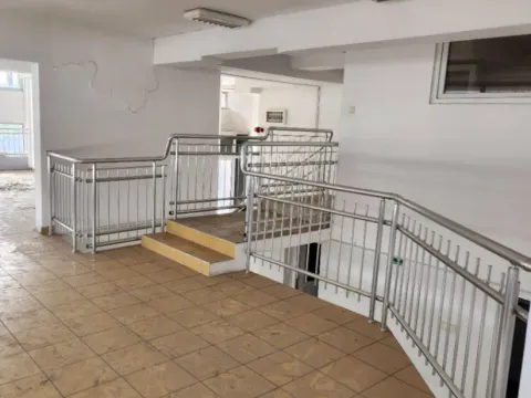 Izdavanje, poslovni prostor, 450m², Novi Sad, Srbija - image 9