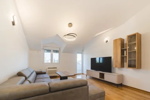 Izdavanje, dvosoban stan, 62m², Momišići, Podgorica - image 13