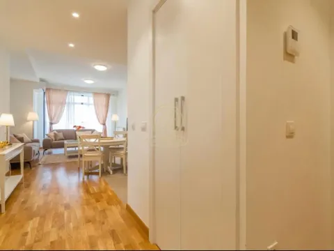Izdavanje, trosoban stan, 87m², Savski Venac, Beograd - image 17