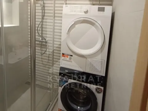 Izdavanje, dvosoban stan, 80m², Gintaš, Podgorica - image 12