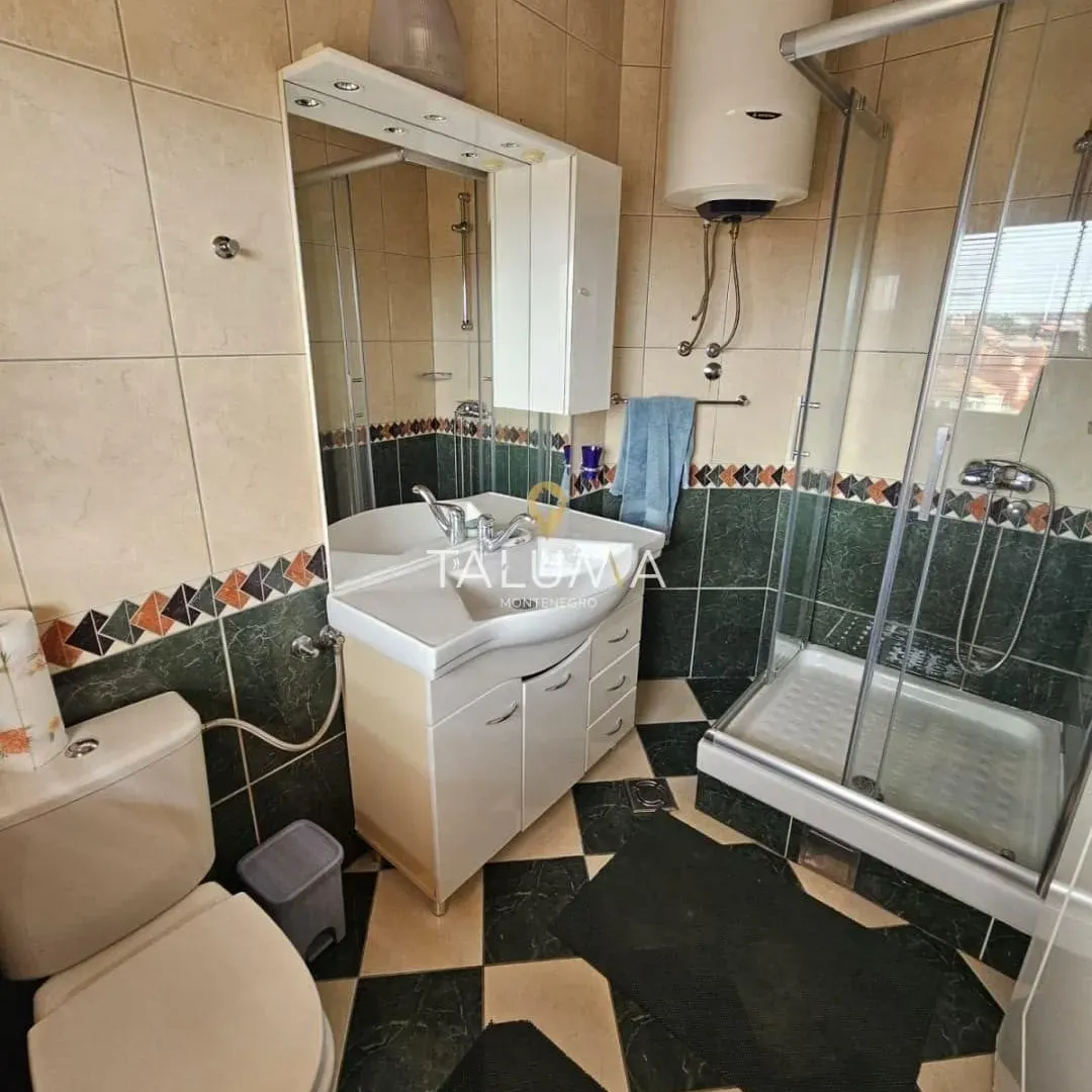 Izdavanje, kuća, 300m², Masline, Podgorica