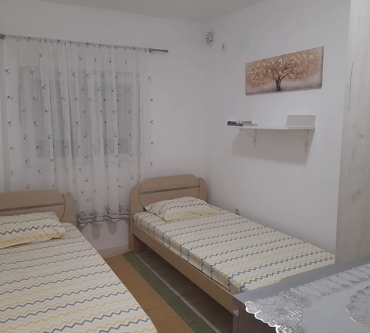 Izdavanje, dvosoban stan, 52m², Kalimanj, Tivat