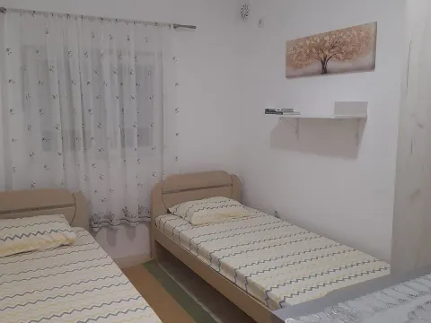 Izdavanje, dvosoban stan, 52m², Kalimanj, Tivat - image 13