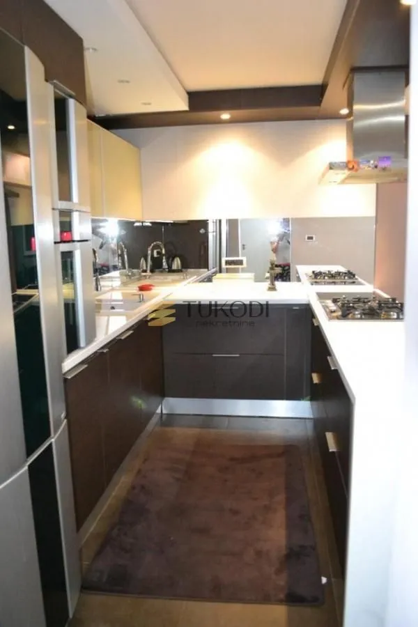 Prodaja, četvorosoban stan, 130m², Grbavica, Novi Sad Sve Podlokacije