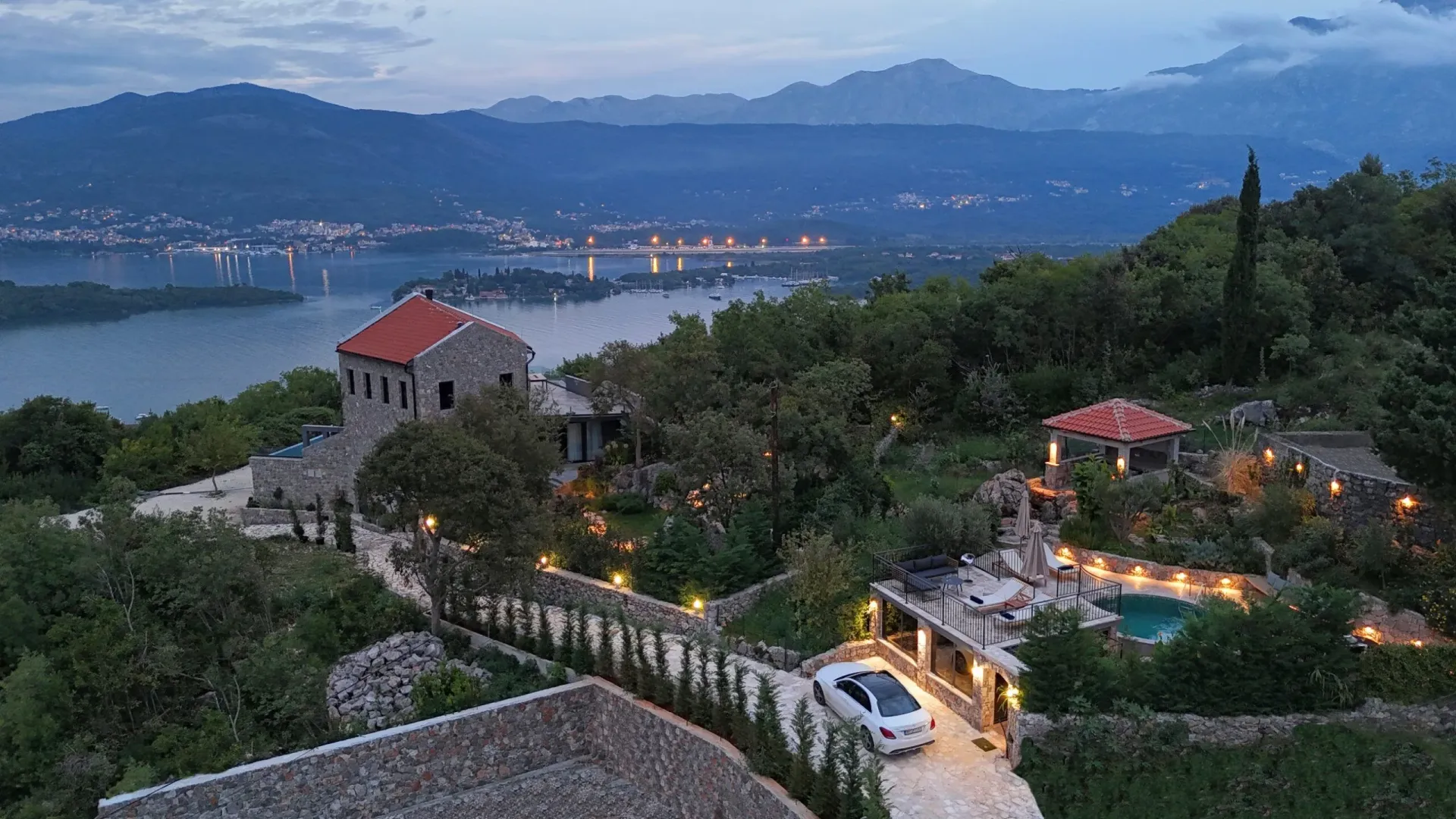Rent, house, 520m², Đuraševići, Tivat