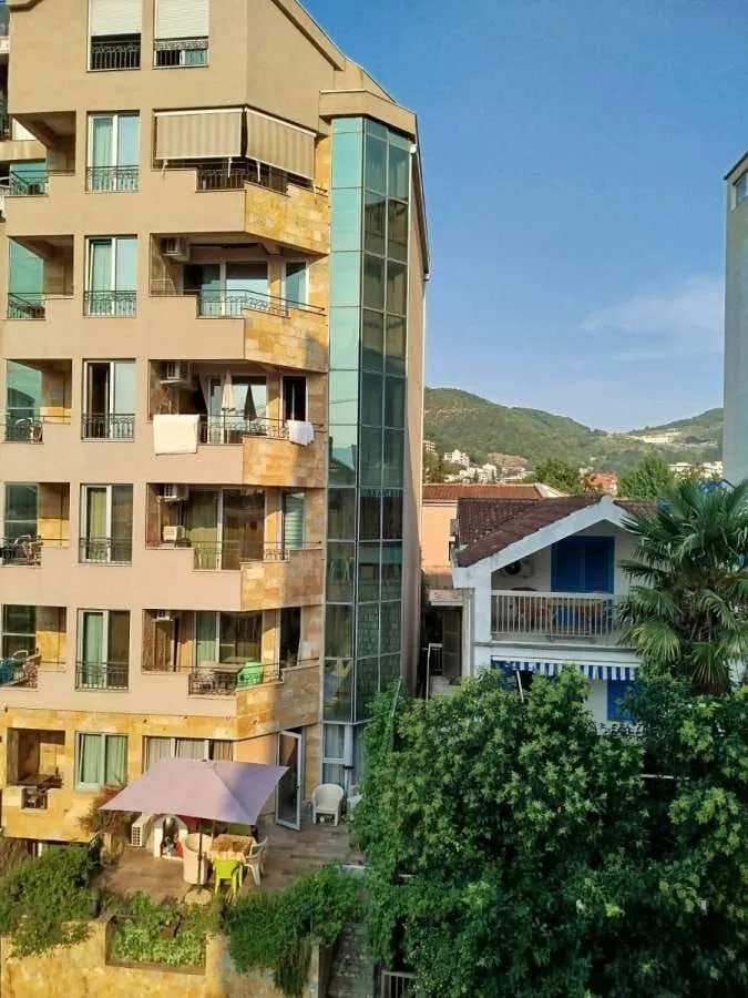 Prodaja, dvosoban stan, 65m², Centar, Budva
