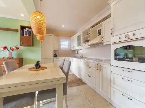 Sale, two bedroom apartment, 90m², Tivat, Crna Gora - image 15