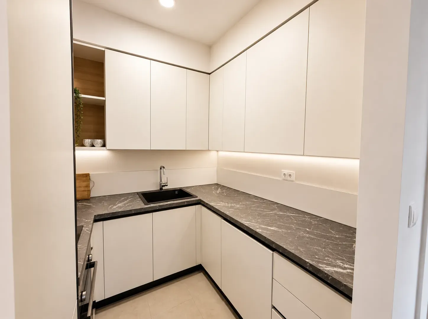 Izdavanje, četvorosoban stan, 113m², Master Kvart, Podgorica