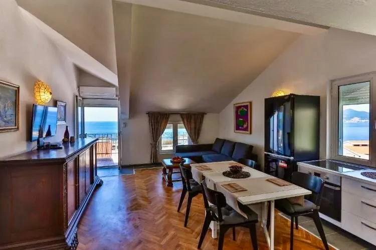 Prodaja, trosoban stan, 105m², Sveti Stefan, Budva
