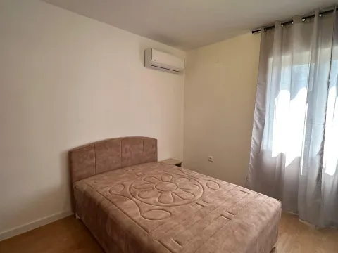Izdavanje, trosoban stan, 200m², Centar, Tivat - image 12