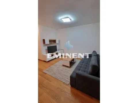 Izdavanje, trosoban stan, 69m², Zemun Gornji Grad, Zemun Sve Podlokacije - image 3