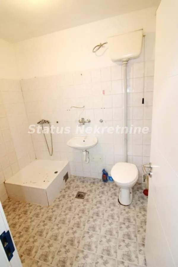 Prodaja, jednosoban stan, 33m², Železnička Stanica, Novi Sad Sve Podlokacije