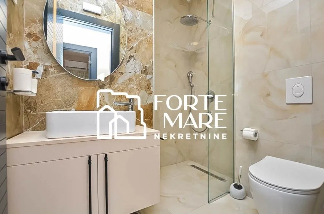 Prodaja, dvosoban stan, 61m², Njivice, Herceg Novi